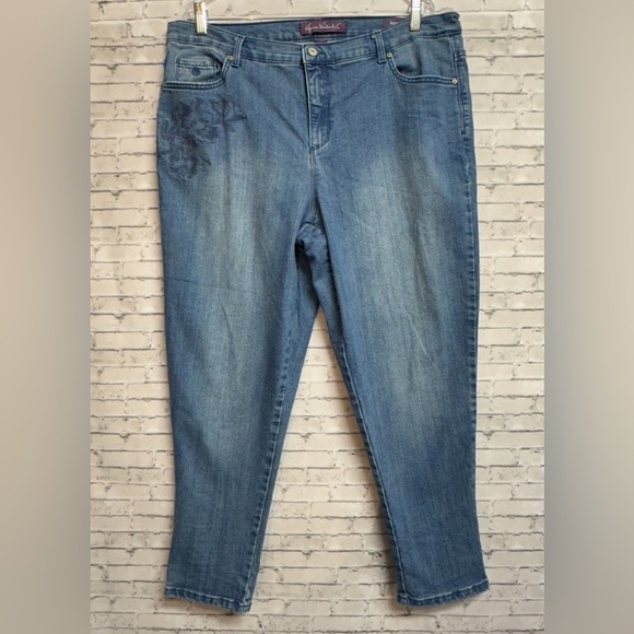 Gloria Vanderbilt Women's Size 16W Amanda Denim Blue Jeans Embroidered Accents - Picture 1 of 13